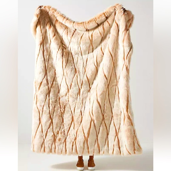 ANTHROPOLOGIE Alpine Faux Fur Throw Blanket Pink Cozy - Picture 1 of 10